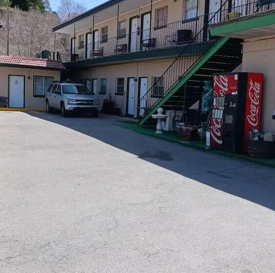 White Pine Motel