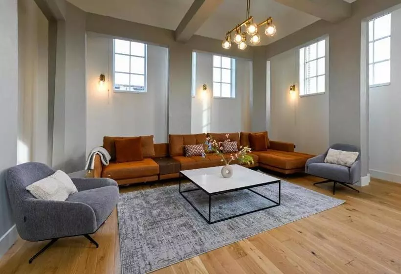 12a, Luxe & Uniek   Bioscoopzaal   Terras   Uitzicht