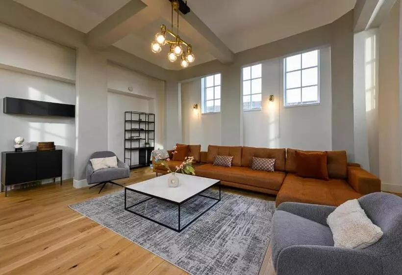 12a, Luxe & Uniek   Bioscoopzaal   Terras   Uitzicht