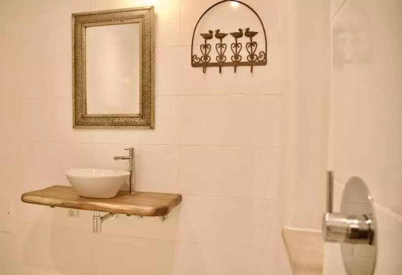 ベッドアンドブレックファースト Montalma