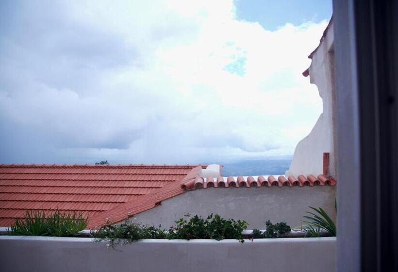 تختخواب و صبحانه Montalma