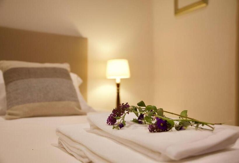 تختخواب و صبحانه Montalma