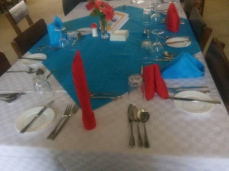 هتل Accomodation The Hills