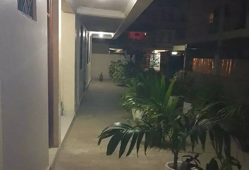 هتل Accomodation The Hills