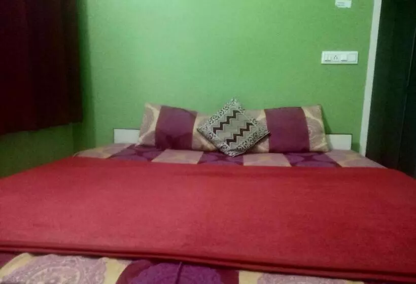 ホテル Helix    Rajpura    Budget Rooms For Family, Couples, Solo Travellers