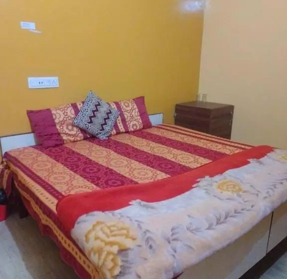 ホテル Helix    Rajpura    Budget Rooms For Family, Couples, Solo Travellers