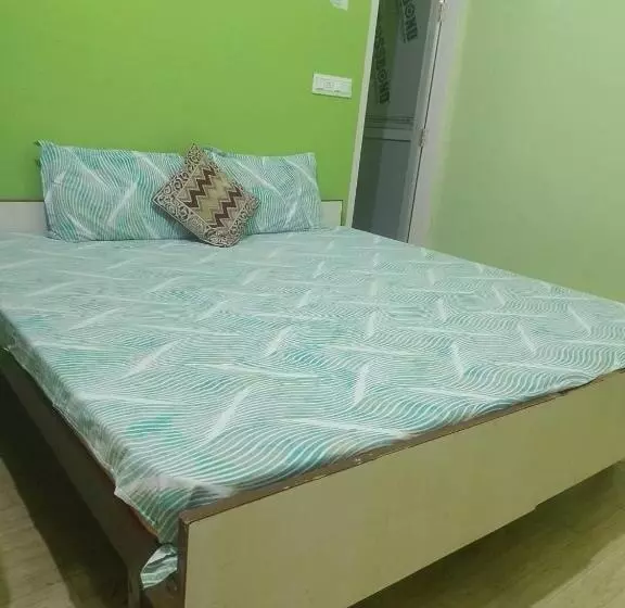 ホテル Helix    Rajpura    Budget Rooms For Family, Couples, Solo Travellers