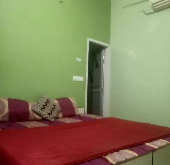 ホテル Helix    Rajpura    Budget Rooms For Family, Couples, Solo Travellers