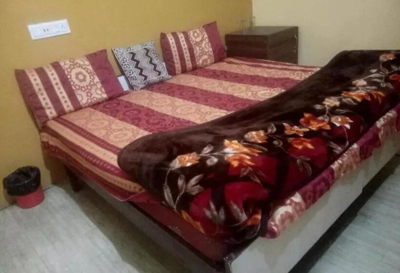 ホテル Helix    Rajpura    Budget Rooms For Family, Couples, Solo Travellers