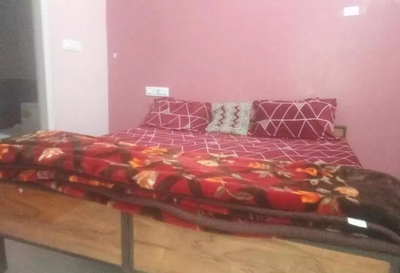 ホテル Helix    Rajpura    Budget Rooms For Family, Couples, Solo Travellers