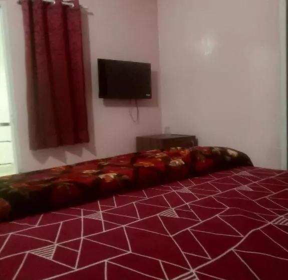 ホテル Helix    Rajpura    Budget Rooms For Family, Couples, Solo Travellers