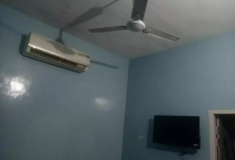 ホテル Helix    Rajpura    Budget Rooms For Family, Couples, Solo Travellers