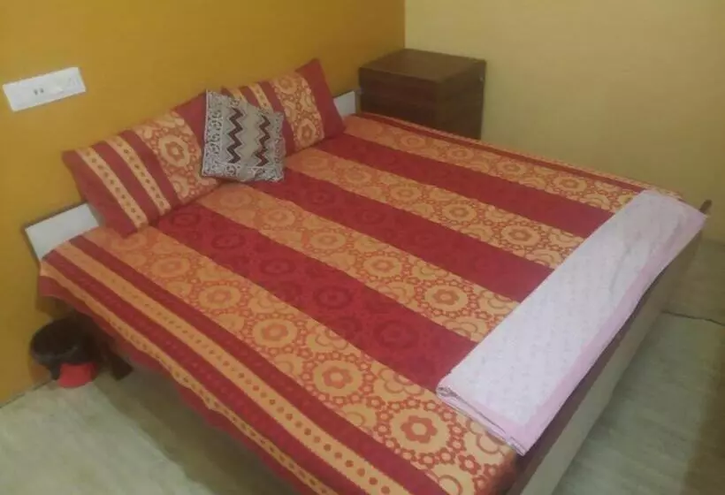 ホテル Helix    Rajpura    Budget Rooms For Family, Couples, Solo Travellers