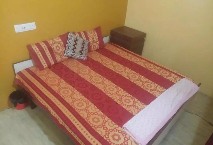 ホテル Helix    Rajpura    Budget Rooms For Family, Couples, Solo Travellers