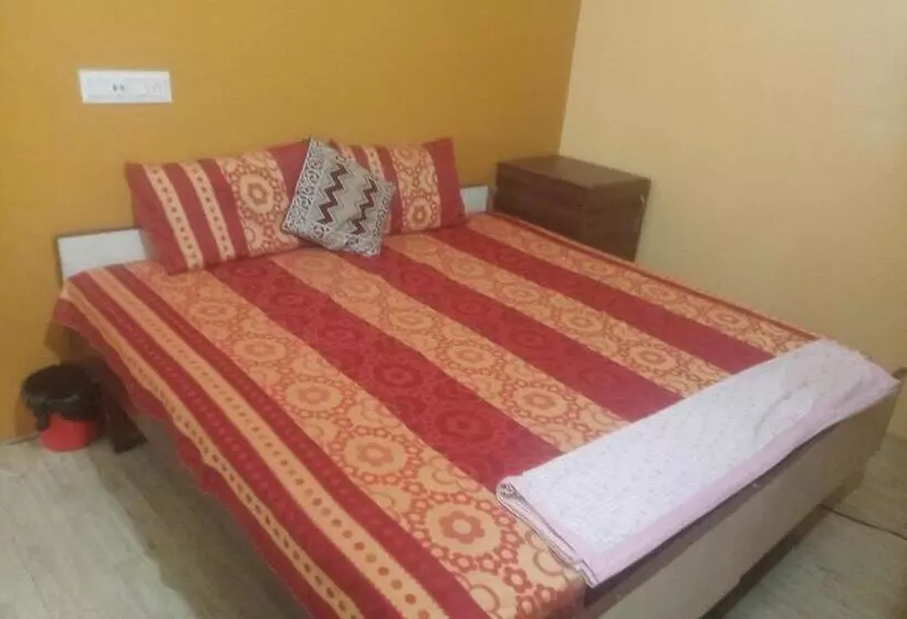 ホテル Helix    Rajpura    Budget Rooms For Family, Couples, Solo Travellers