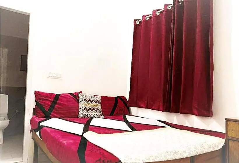 ホテル Helix    Rajpura    Budget Rooms For Family, Couples, Solo Travellers