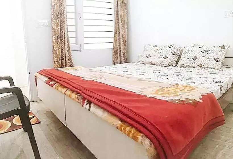 ホテル Helix    Rajpura    Budget Rooms For Family, Couples, Solo Travellers