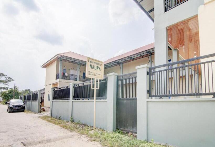 Отель Oyo 93087 Wisma Apel Syariah