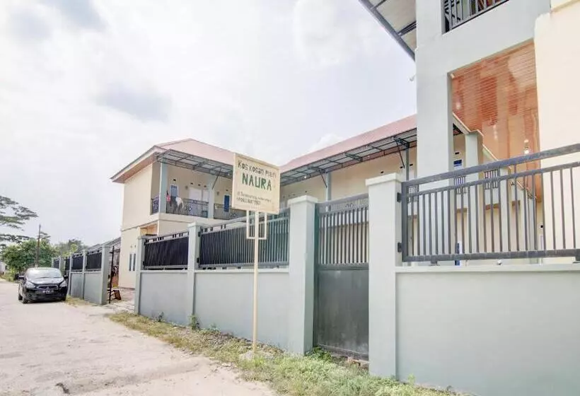 Hotelli Oyo 93087 Wisma Apel Syariah