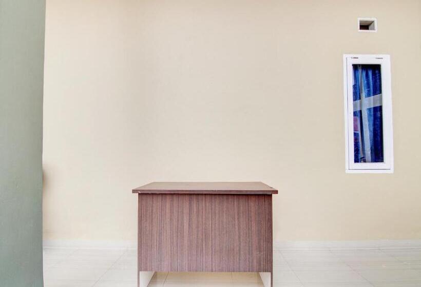 Отель Oyo 93087 Wisma Apel Syariah