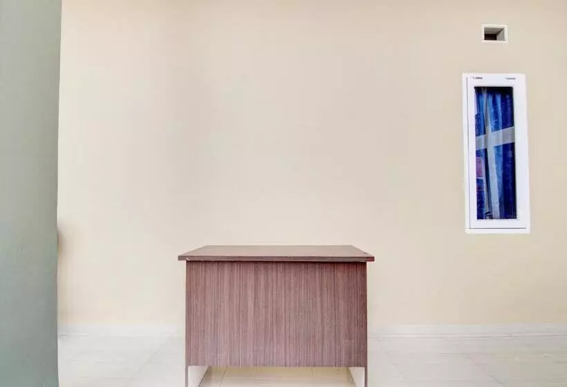 Hotelli Oyo 93087 Wisma Apel Syariah