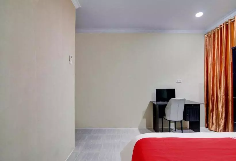 Hotelli Oyo 93087 Wisma Apel Syariah