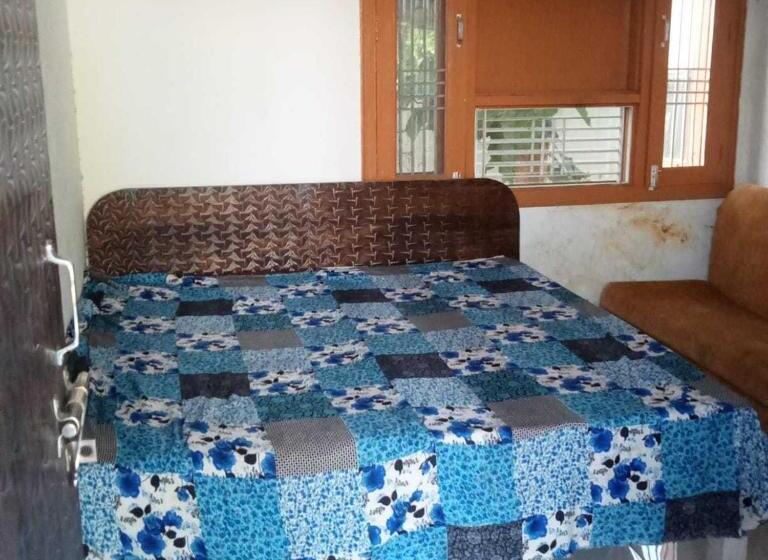 בית מלון כפרי Oyo V S Guest House