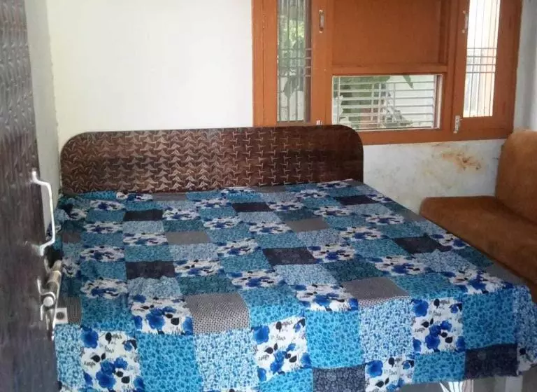 Hotelli Oyo V S Guest House