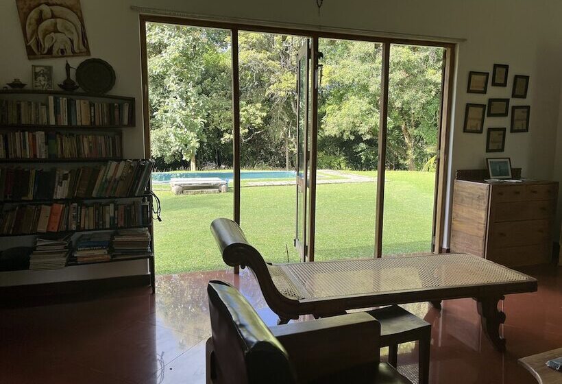 Отель Rivendell Twisted Tree