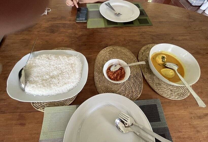 Отель Rivendell Twisted Tree