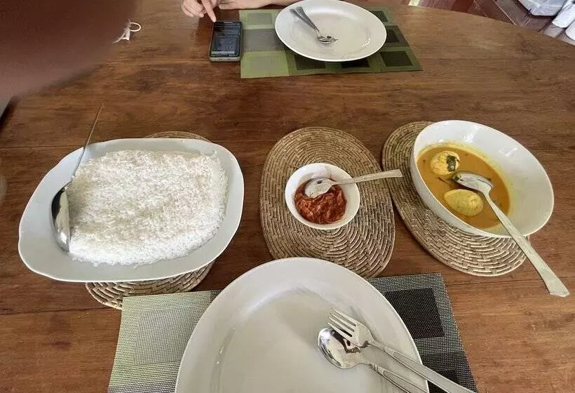 Hotelli Rivendell Twisted Tree