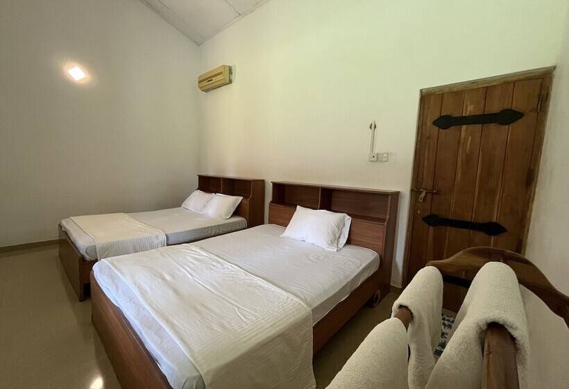 Отель Rivendell Twisted Tree