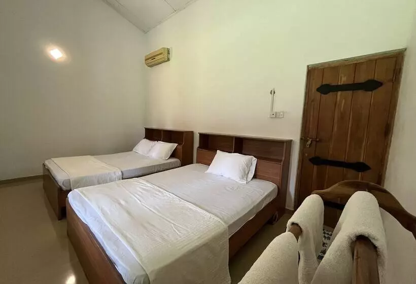 Hotelli Rivendell Twisted Tree