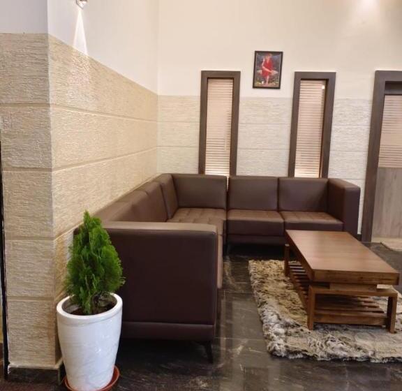 Отель Usha Boardingandlodging