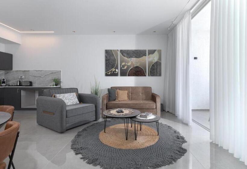 Nathan S Suites On The Beach