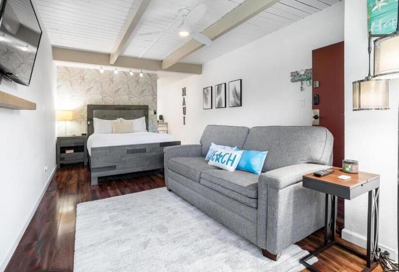 Cozy Maui Studio Retreat Just Steps To The Sand!