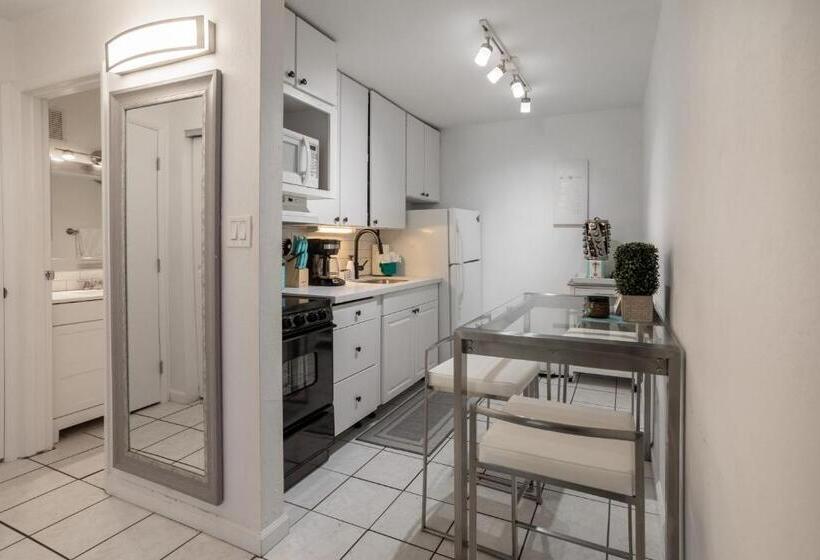 Cozy Maui Studio Retreat Just Steps To The Sand!