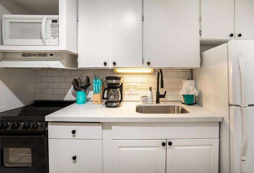 Cozy Maui Studio Retreat Just Steps To The Sand!