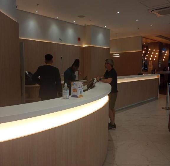 Hotel Flat Excelente Em Frente Ao Aeroporto De Congonhas H602