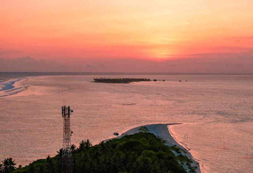 هتل Fushi Beach Guesthouse