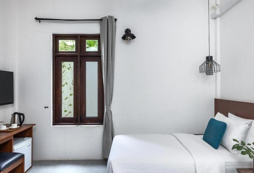 هتل Fushi Beach Guesthouse