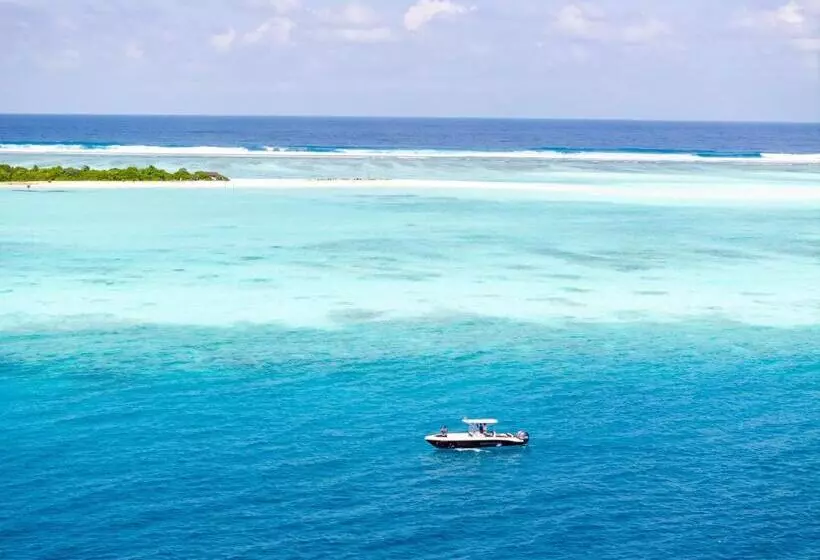 هتل Fushi Beach Guesthouse