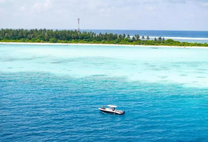 هتل Fushi Beach Guesthouse