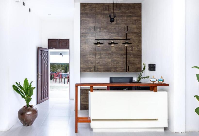 هتل Fushi Beach Guesthouse