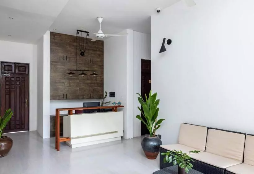 هتل Fushi Beach Guesthouse