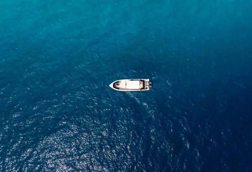 هتل Fushi Beach Guesthouse