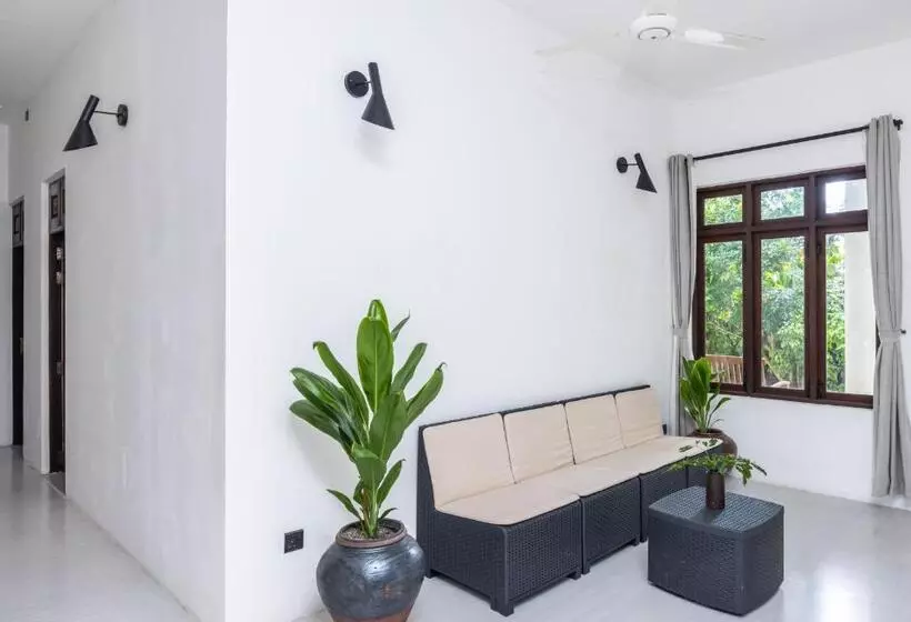هتل Fushi Beach Guesthouse
