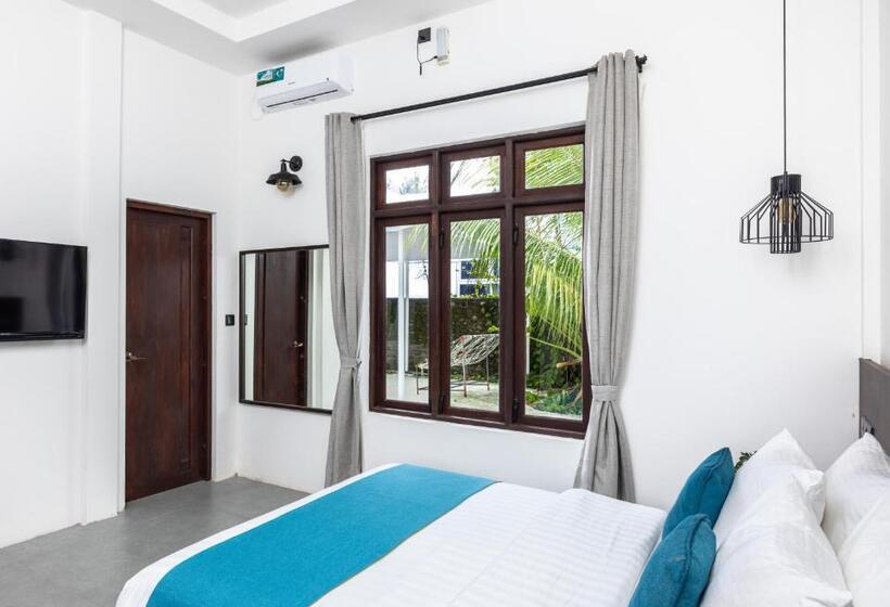 هتل Fushi Beach Guesthouse