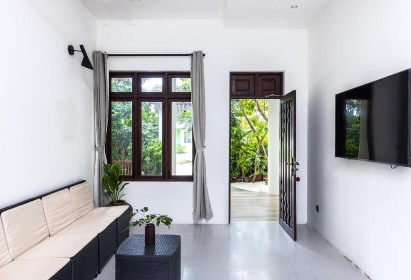 هتل Fushi Beach Guesthouse