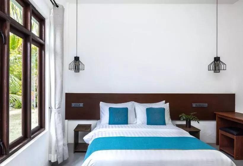 هتل Fushi Beach Guesthouse